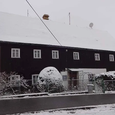 Rekreacni Dum S Velkou Zahradu A Venkovnim Bazen *