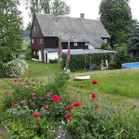 Rekreacni Dum S Velkou Zahradu A Venkovnim Bazen *